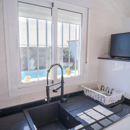 Holiday home Oasis Chalet Con Piscina Privada, Barbacoa Y Garaje Conil De La Frontera